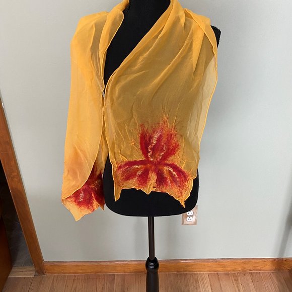 Silk scarf with wool embroidered print - Picture 3 of 4